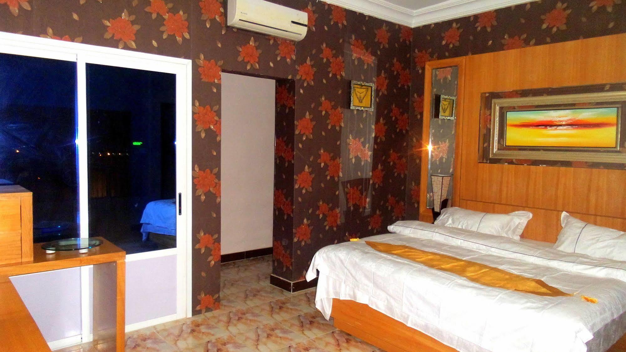 Royal Suites Hotel ヌアクショット エクステリア 写真